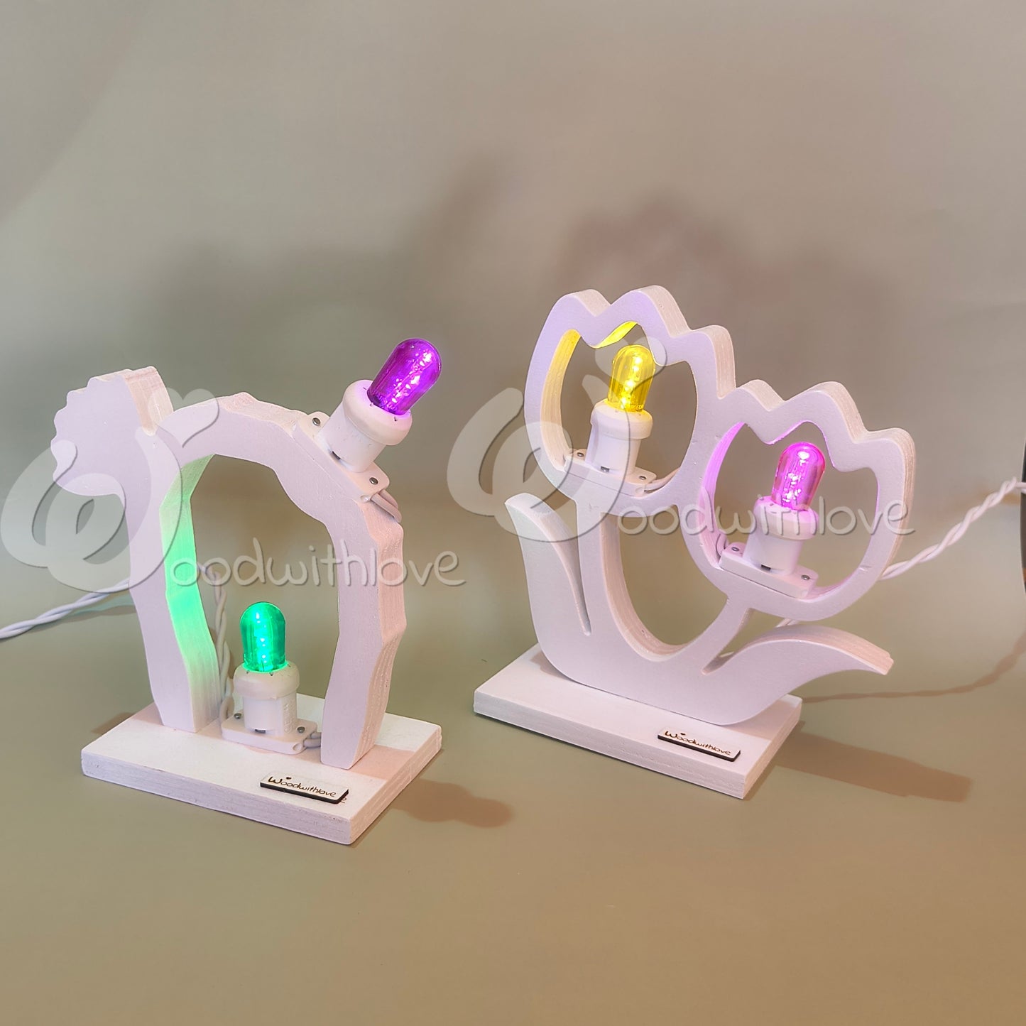 Bomboniere luminarie fatte a mano a Taranto a forma di pala di Fico e tulipano con due luci a led con colori a scelta.