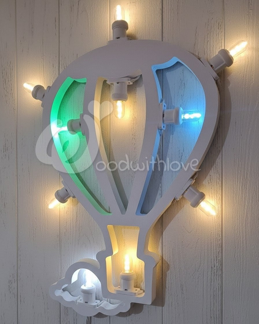 Luminaria da parete a forma di mongolfiera. Realizzata a mano a Taranto e disponibile in diverse misure.