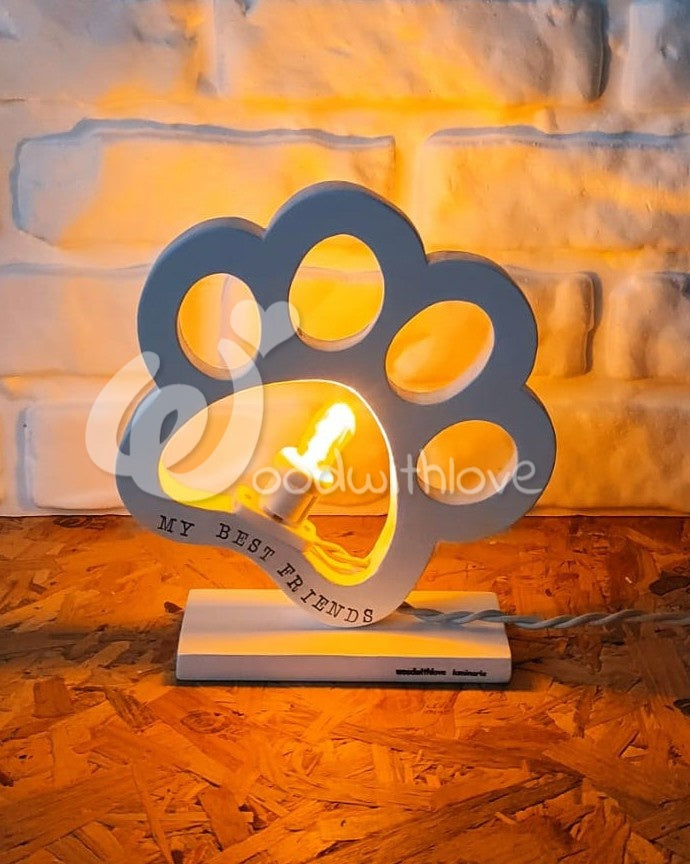 Luminaria pugliese realizzata a mano a Taranto a forma di zampa, personalizzabile con scritte e colore di luce.