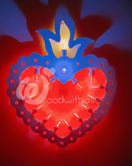 Luminaria da parete a forma di cuore sacro. Realizzata a mano a Taranto e disponibile in diverse misure.