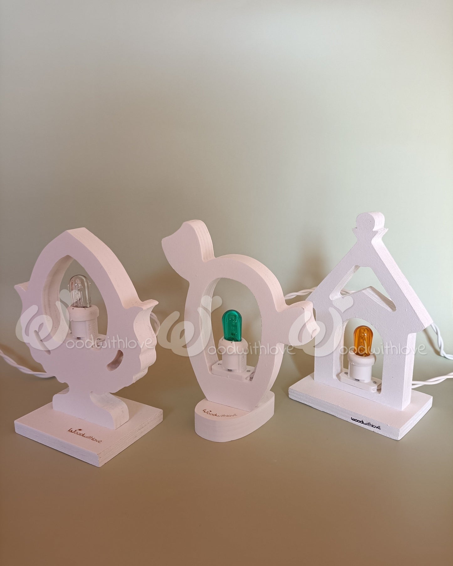 Mini luminarie pugliesi realizzate a mano a Taranto a forma di pumo, pala di fico e trullo; personalizzabili con colore di luce a scelta.