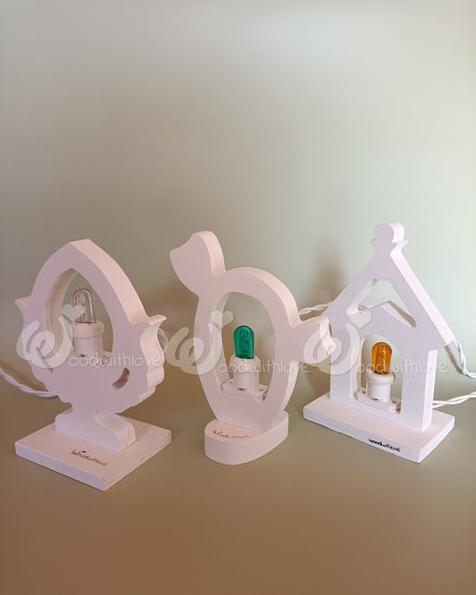 Mini luminarie pugliesi realizzate a mano a Taranto a forma di pumo, pala di fico e trullo; personalizzabili con colore di luce a scelta.