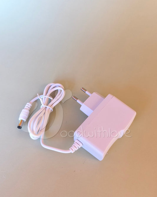 trasformatore 12V 1A di colore bianco